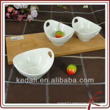 ceramic dinner plate with bamboo tray